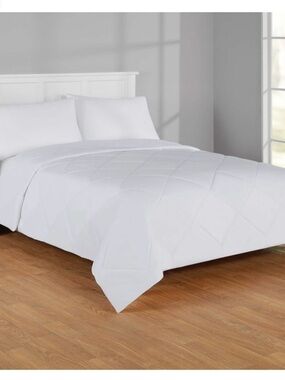 Mainstays Reversible Microfiber Comforter, White, Full/Queen